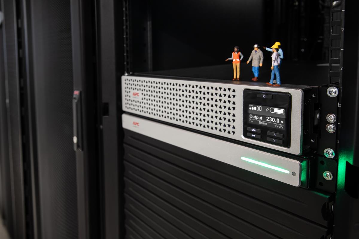 APC Smart-UPS SRT Li-Ion 1500VA RM 230V Network Card