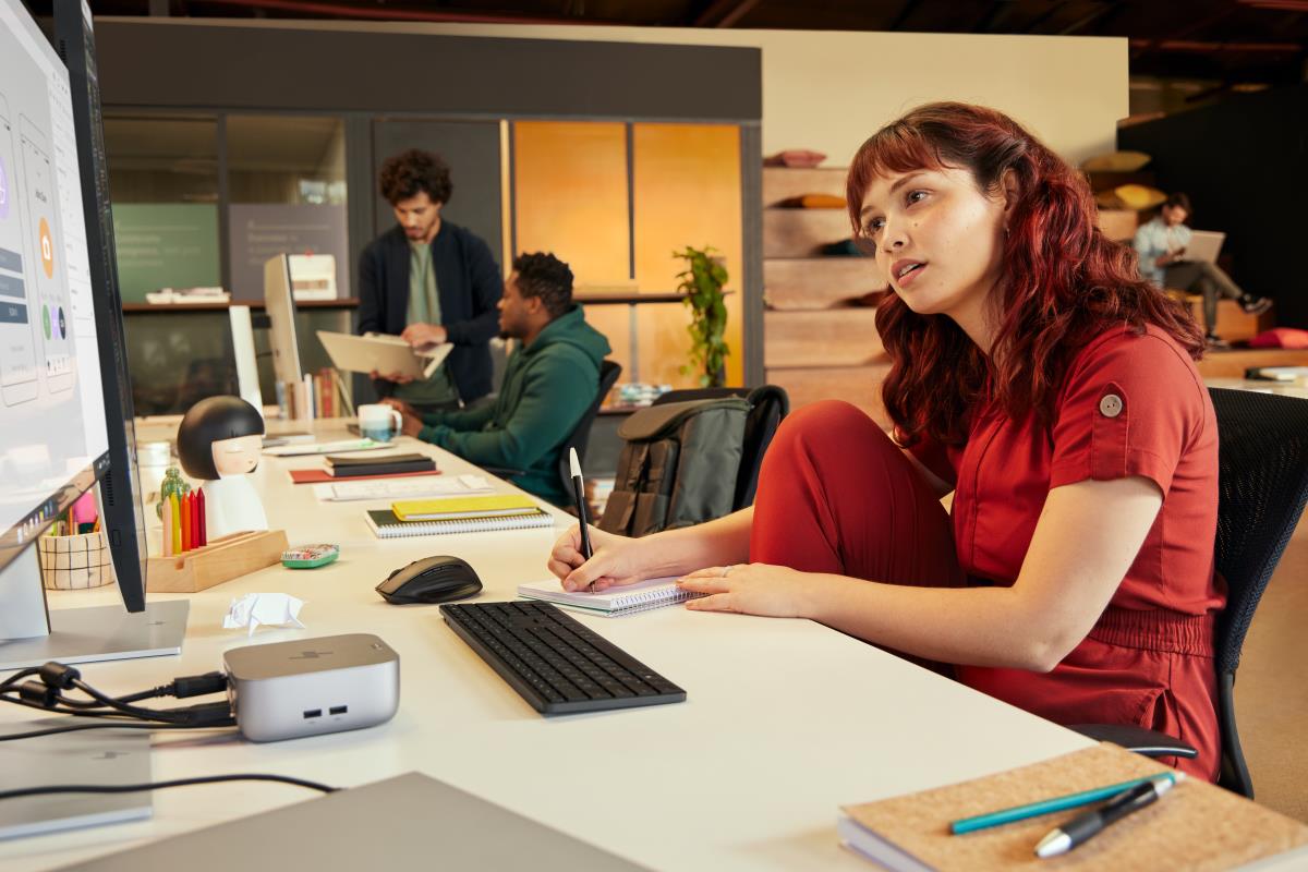 HP Wireless Keyboard 975 Dual-Mode - Qwerty UK