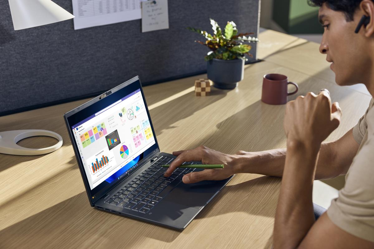 HP EliteBook X G2i NGAI - 14in - Core Ultra 5 325 - 32GB RAM - 512GB SSD - Win11 Pro - Qwerty UK