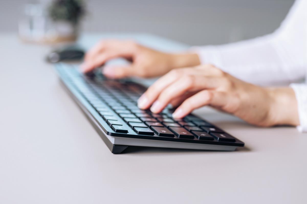 CHERRY KW 9100 SLIM Rechargeable Keyboard - Wireless or Bluetooth - Black - Qwertzu German