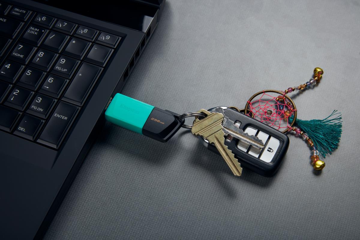 KINGSTON Datatraveler Exodia M - 256GB USB Stick - USB 3.2 - Black + Teal