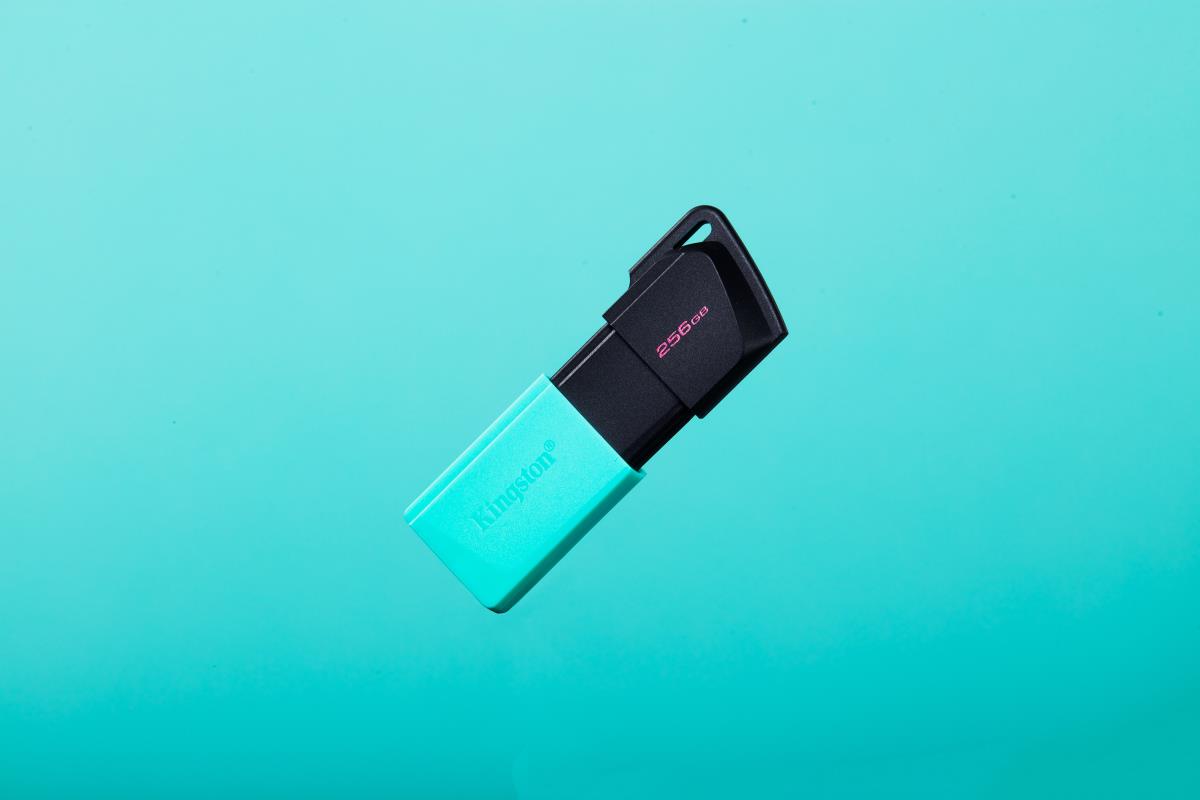 KINGSTON Datatraveler Exodia M - 256GB USB Stick - USB 3.2 - Black + Teal