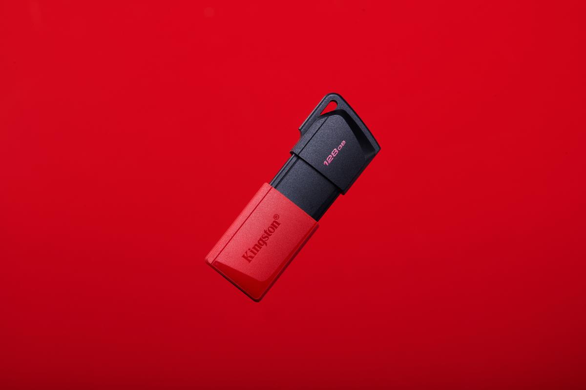 KINGSTON Datatraveler Exodia M - 128GB USB Stick - USB 3.2 - Black + Red