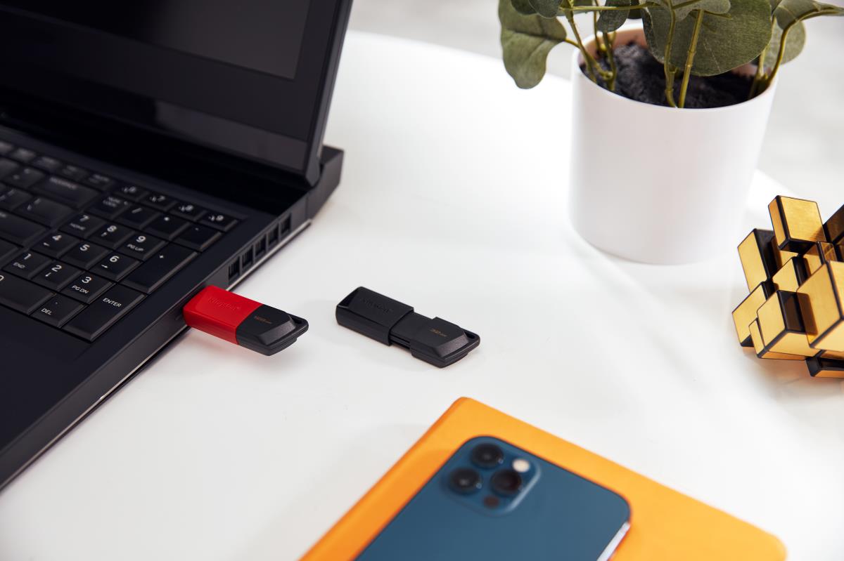 KINGSTON Datatraveler Exodia M - 128GB USB Stick - USB 3.2 - Black + Red