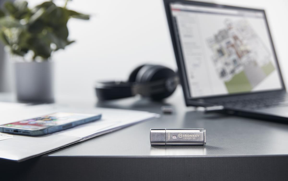 KINGSTON Ironkey Locker+ 50 - 128GB USB Stick - USB 3.2 - Aes 256-bit Encrypted