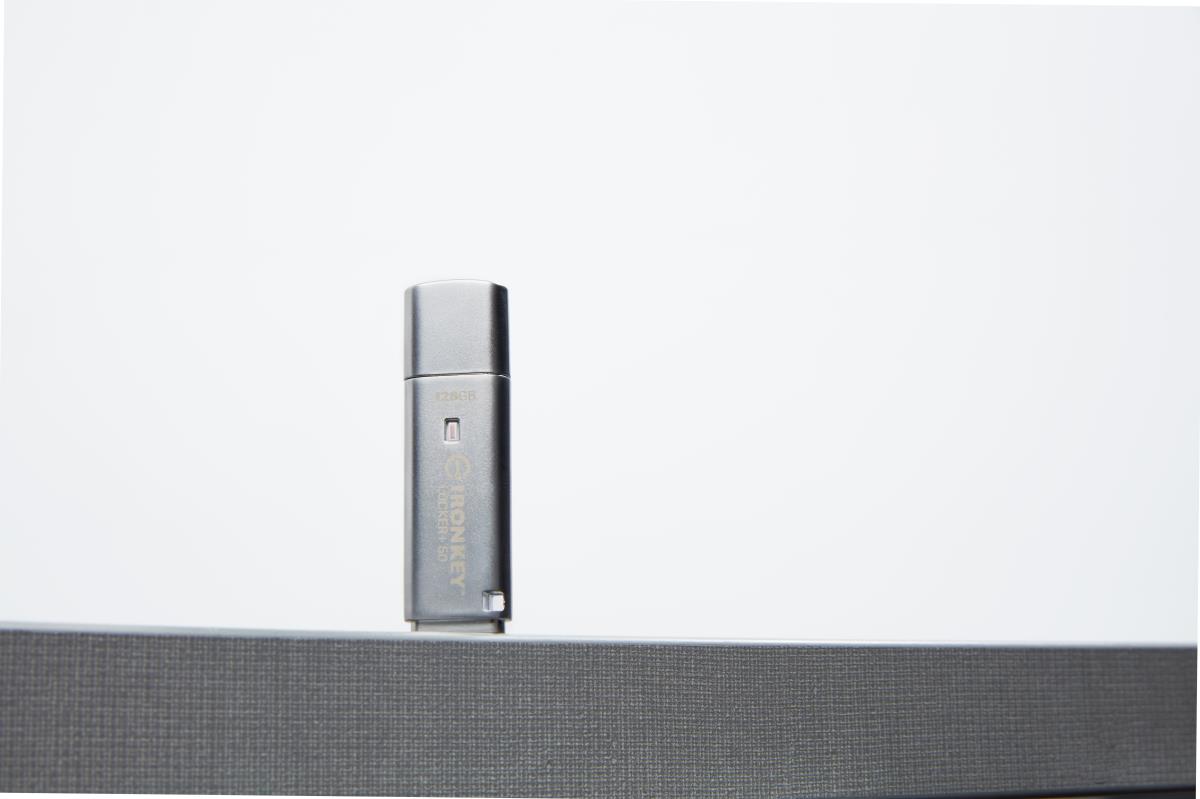 KINGSTON Ironkey Locker+ 50 - 128GB USB Stick - USB 3.2 - Aes 256-bit Encrypted