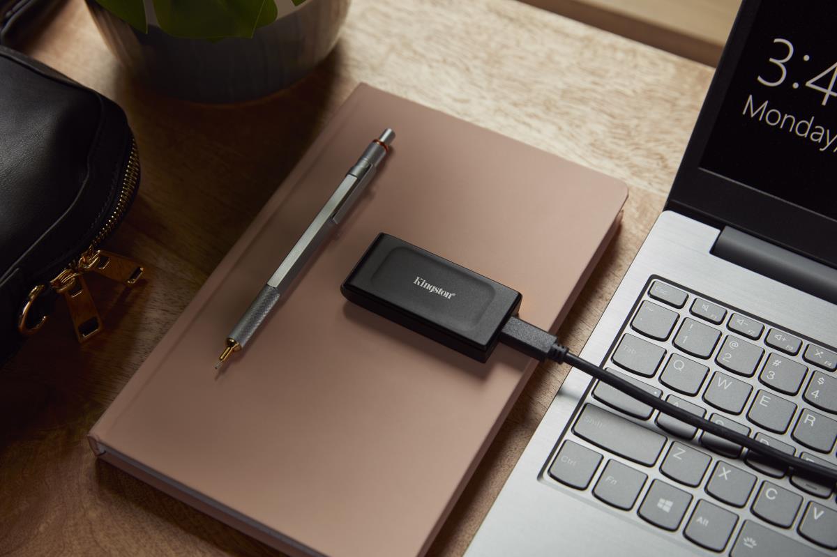 KINGSTON SSD - Xs1000 Portable Drive - 2TB - USB 3.2 Gen 2 - Black