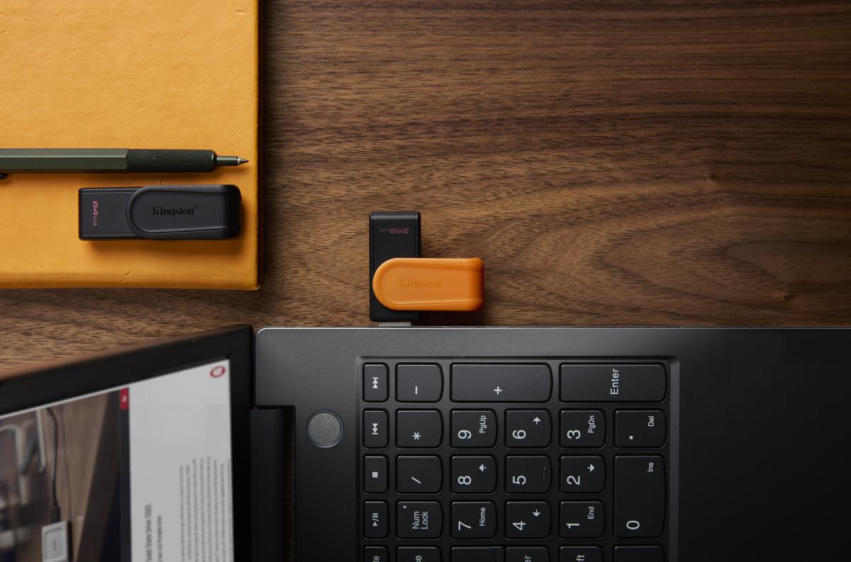 KINGSTON Datatraveler Exodia S - 256GB USB Stick - USB 3.2 - Black / Orange