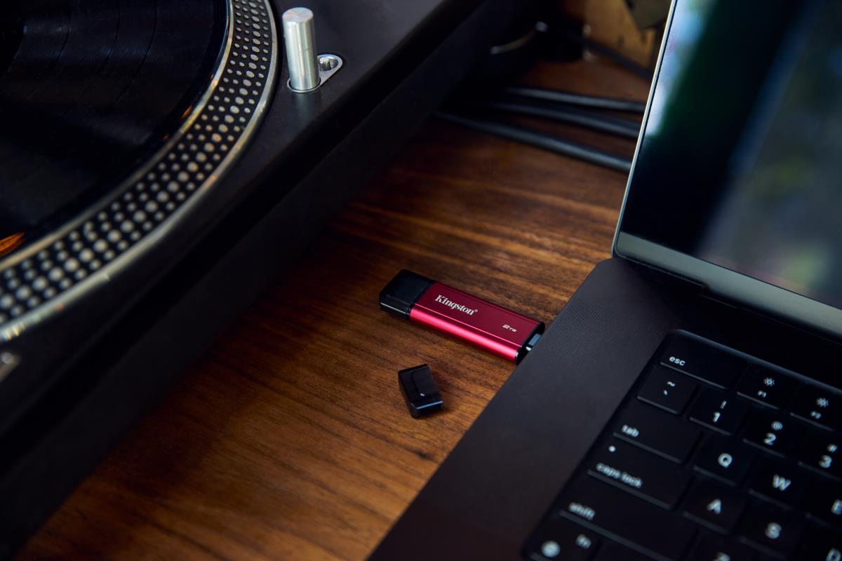 KINGSTON Dual Portable Solid-state Drive 2TB USB Type-a / USB Type-c Black / Red