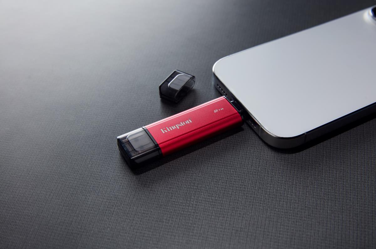 KINGSTON Dual Portable Solid-state Drive 2TB USB Type-a / USB Type-c Black / Red