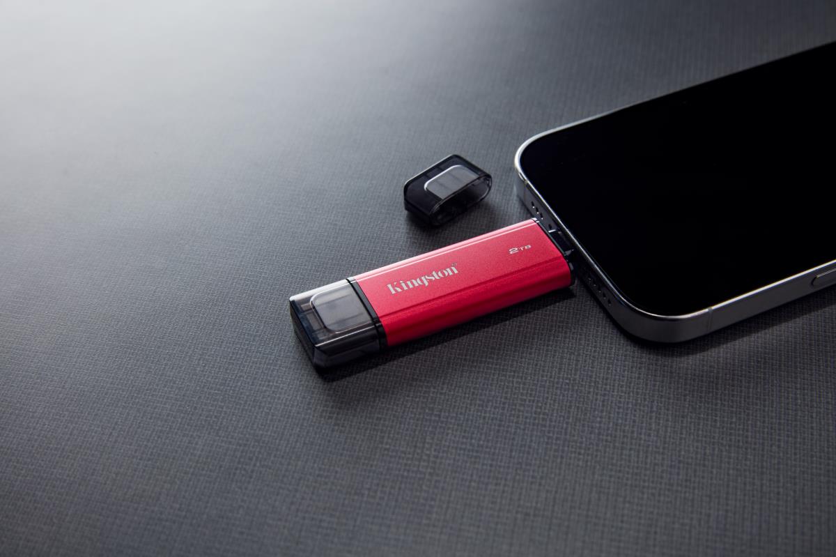 KINGSTON Dual Portable Solid-state Drive 2TB USB Type-a / USB Type-c Black / Red