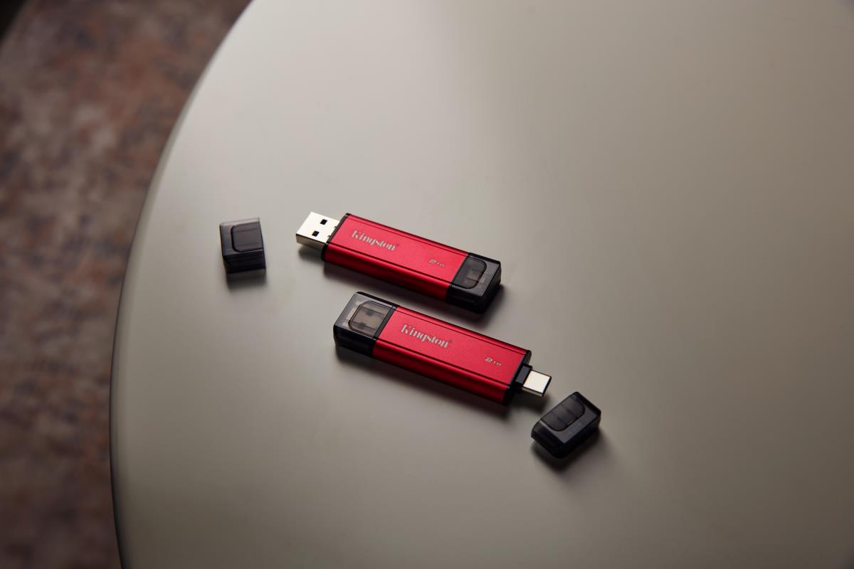 KINGSTON Dual Portable Solid-state Drive 2TB USB Type-a / USB Type-c Black / Red