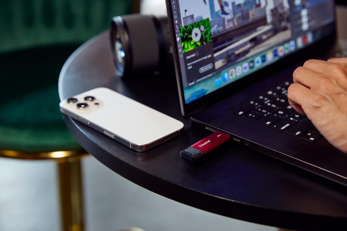 KINGSTON Dual Portable Solid-state Drive 2TB USB Type-a / USB Type-c Black / Red
