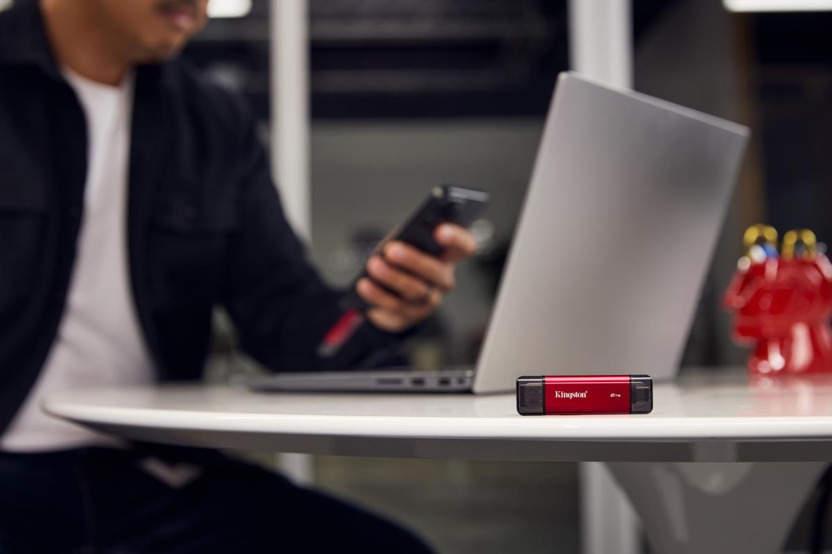 KINGSTON Dual Portable Solid-state Drive 2TB USB Type-a / USB Type-c Black / Red