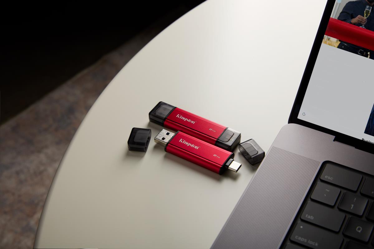 KINGSTON Dual Portable Solid-state Drive 2TB USB Type-a / USB Type-c Black / Red