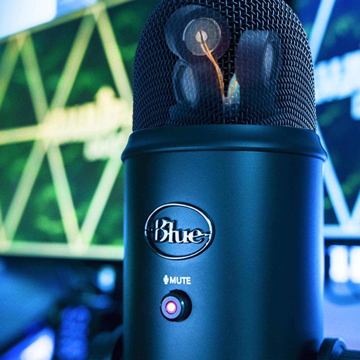 LOGITECH Blue Yeti USB Mic - BLACKOUT