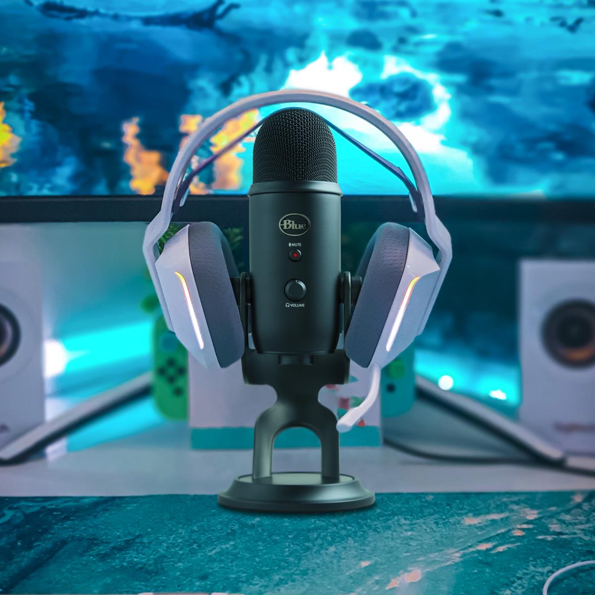 LOGITECH Blue Yeti USB Mic - BLACKOUT