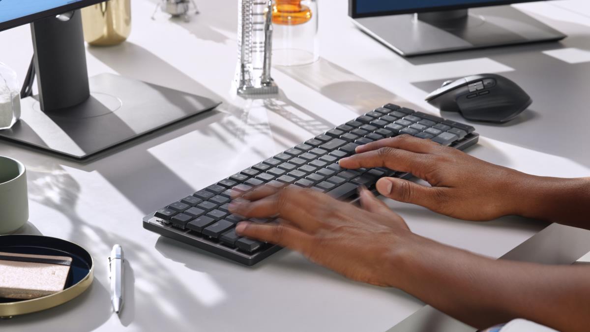 LOGITECH MX Mechanical Wireless Illuminated Performance Keyboard - Graphite US International Qwerty Tactile Quiet