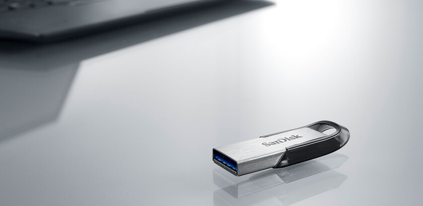 WESTERN DIGITAL SanDisk Ultra Flair - 512GB USB Stick - USB 3.0 - Black / Silver