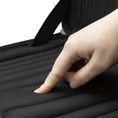 CASE LOGIC Hard Shell Netbook Sleeve 13.3in Black