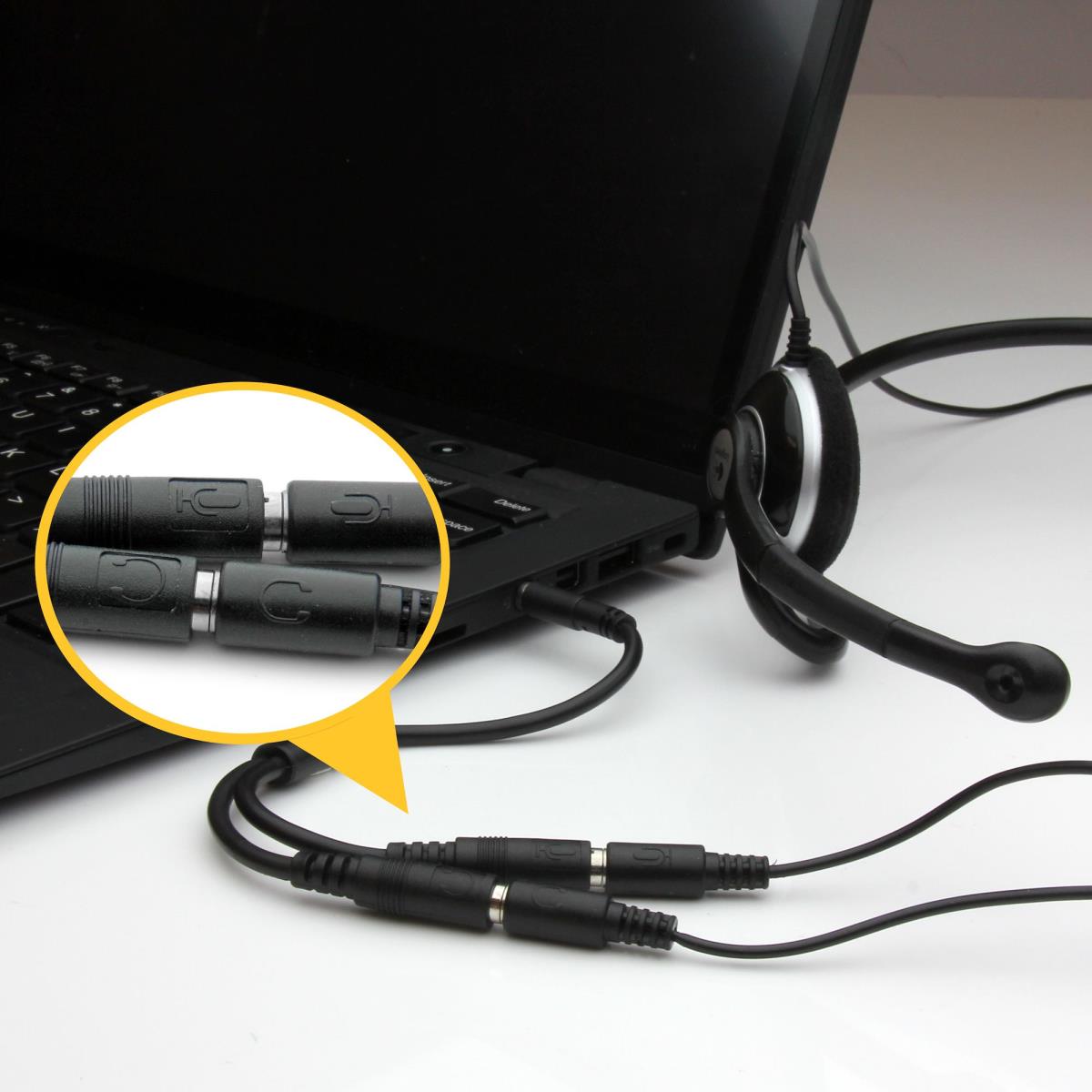 STARTECH.COM Headset Splitter Adapter 3.5mm 4 Pin To 2x 3 Pin 3.5mm - M/f