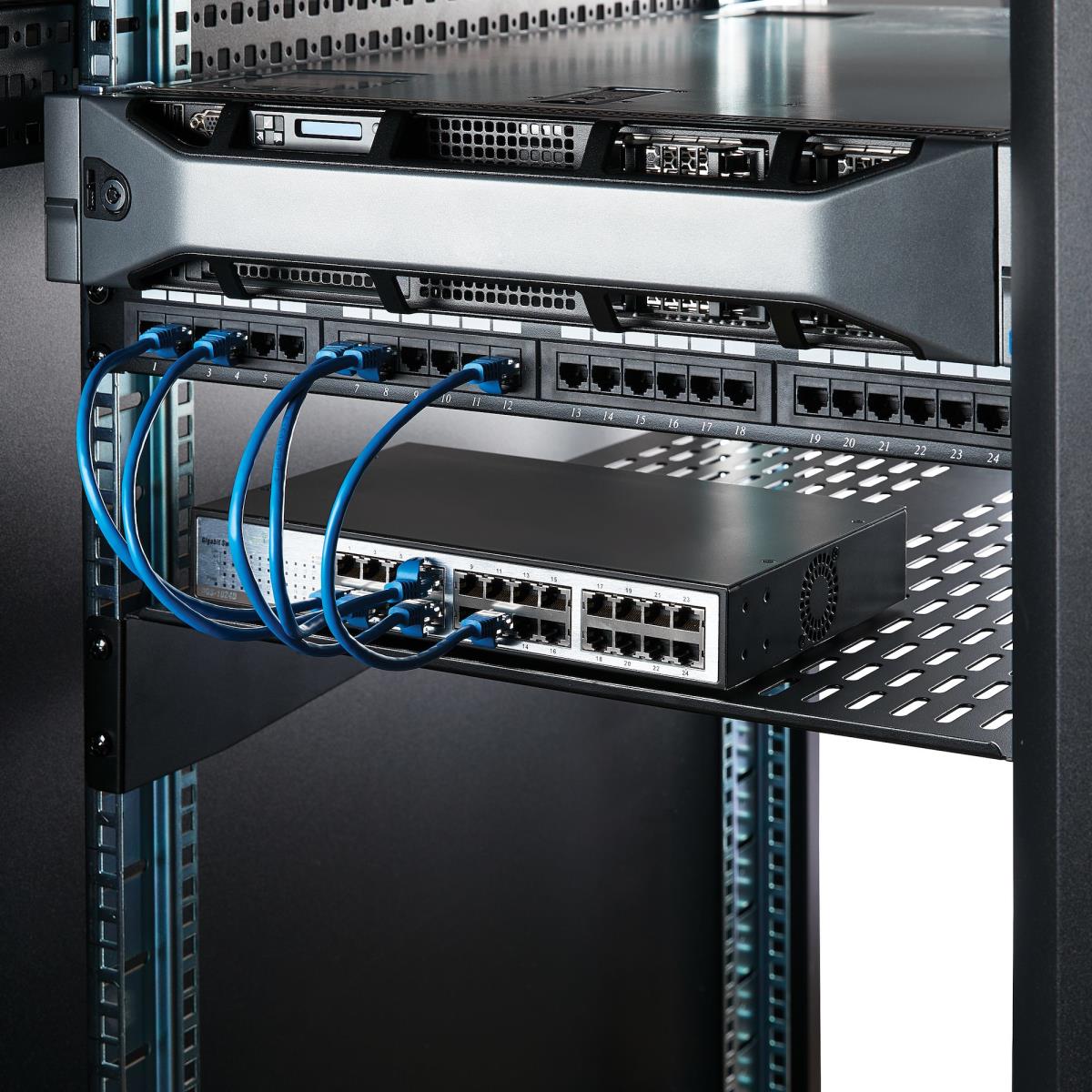 STARTECH.COM Fixed Server Rack Shelf2u 22in Vented Cantilever Shelf