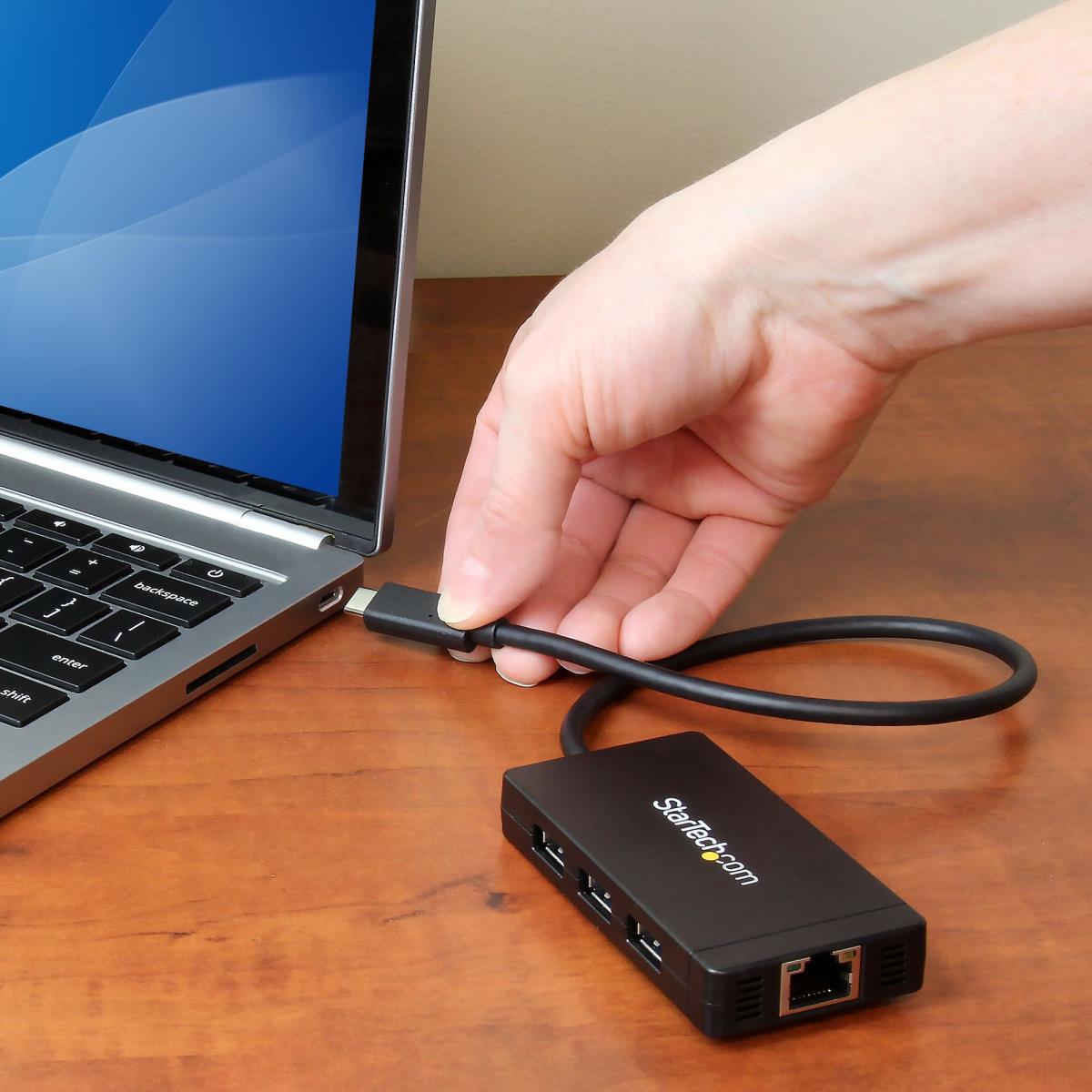 STARTECH.COM Hub Plus 3-port USB 3.0 Gigabit Ethernet - USB-C - Includes Power Adapter Black