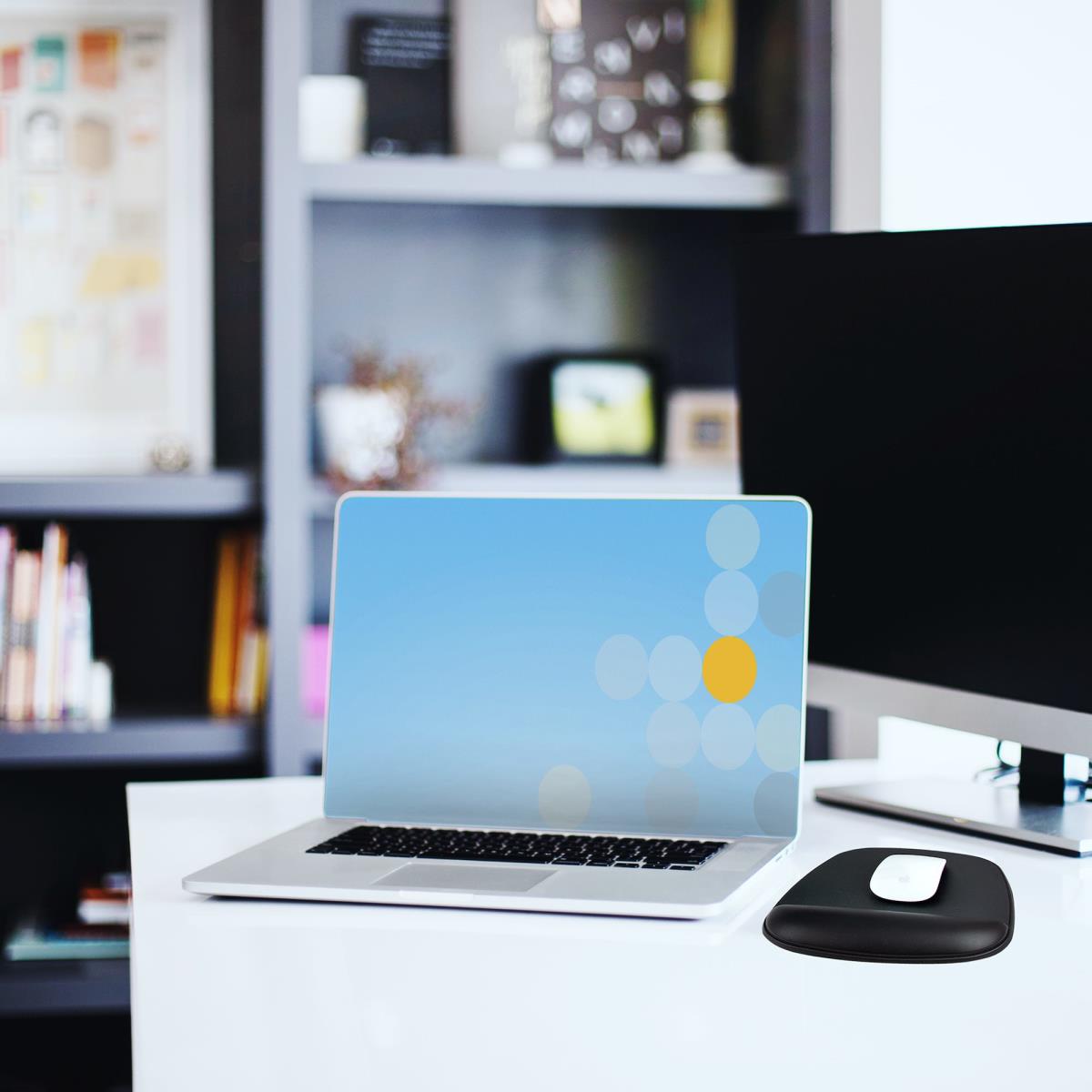STARTECH.COM Mouse Pad With Hand Rest 6.7x7.1x 0.8in (17x18x2cm) Ergonomic Mouse Pad