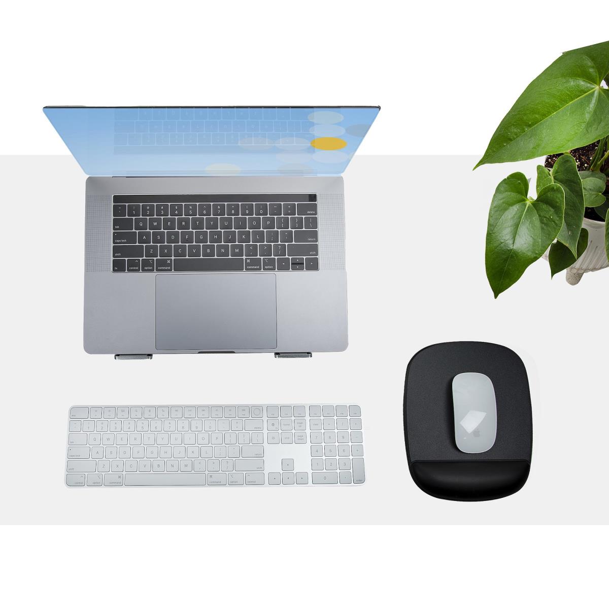 STARTECH.COM Mouse Pad With Hand Rest 6.7x7.1x 0.8in (17x18x2cm) Ergonomic Mouse Pad