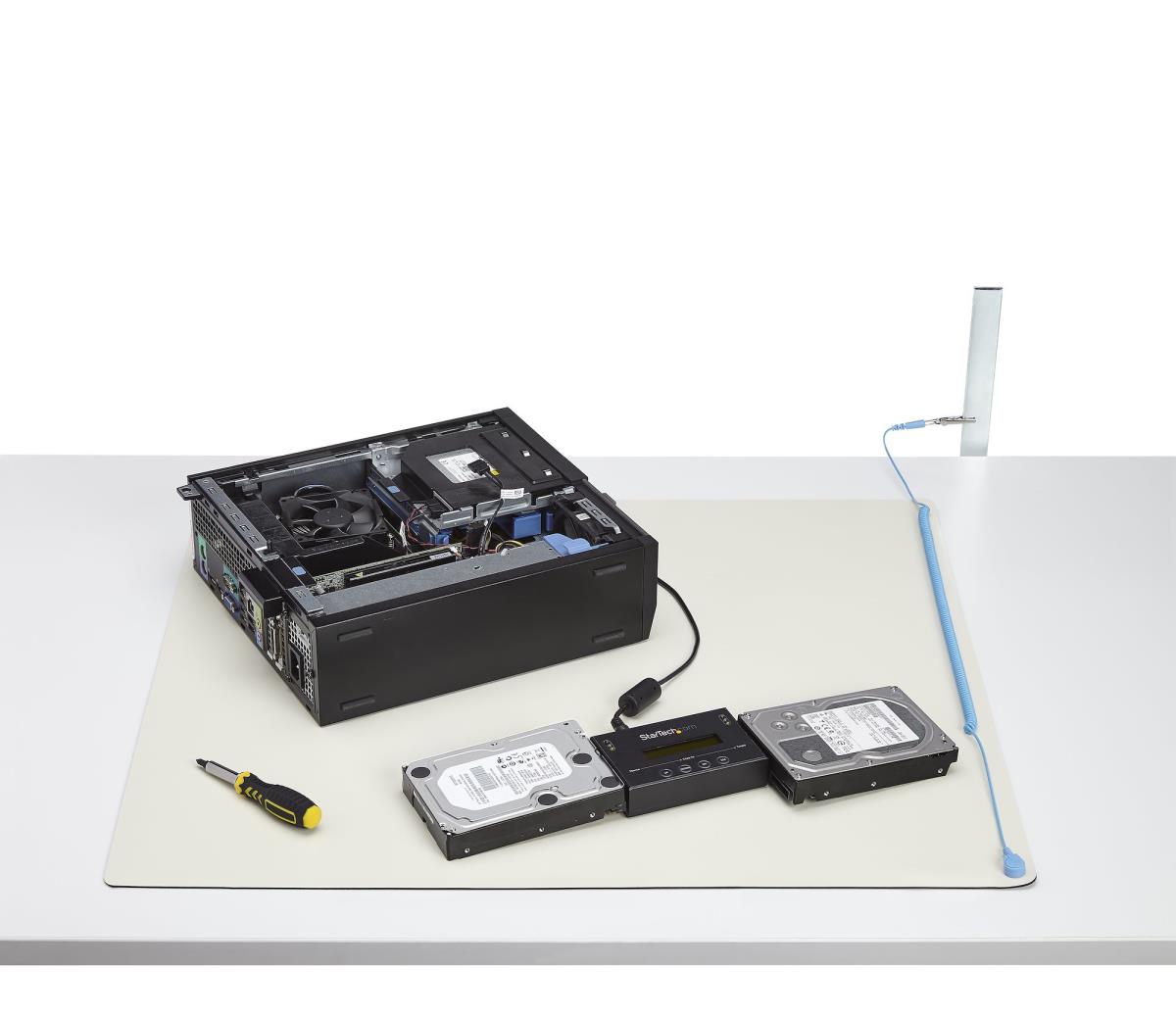 STARTECH.COM 11x18in Anti Static Mat - With Grounding Wire Ansi/esd S 4.1
