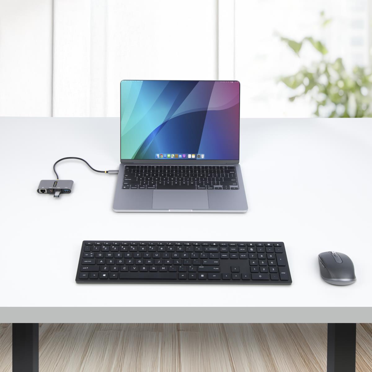 STARTECH.COM Hub Plus 3-port USB 3.0 Gigabit Ethernet - USB-c - White Bus-powered