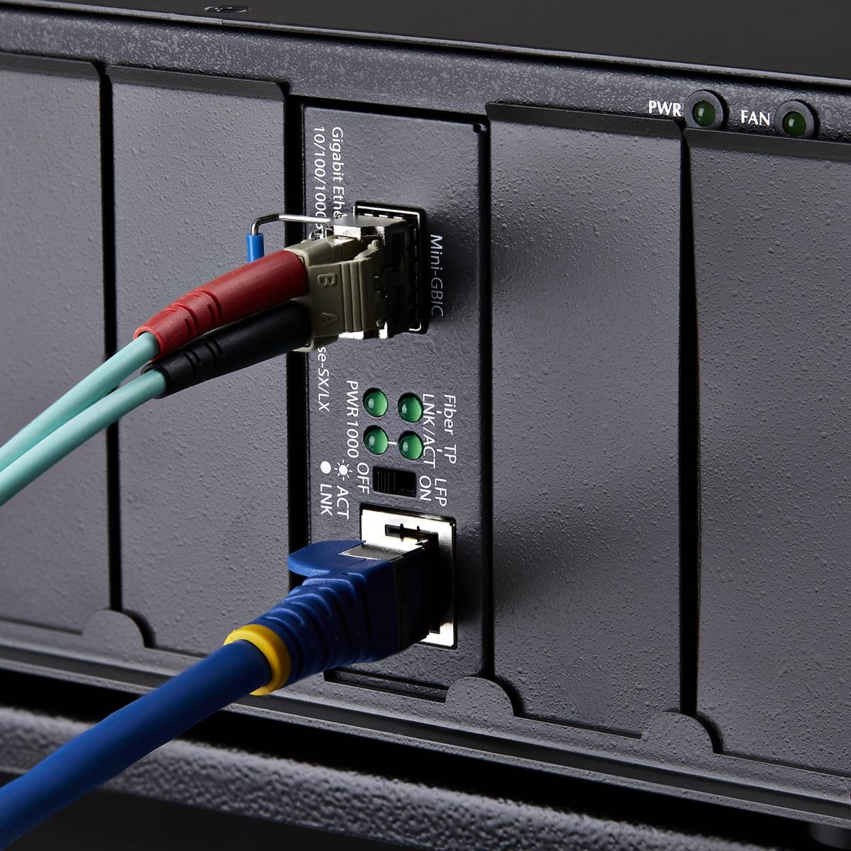 STARTECH.COM Gigabit Ethernet Copper-to-fiber Media Converter Sm Lc 40km