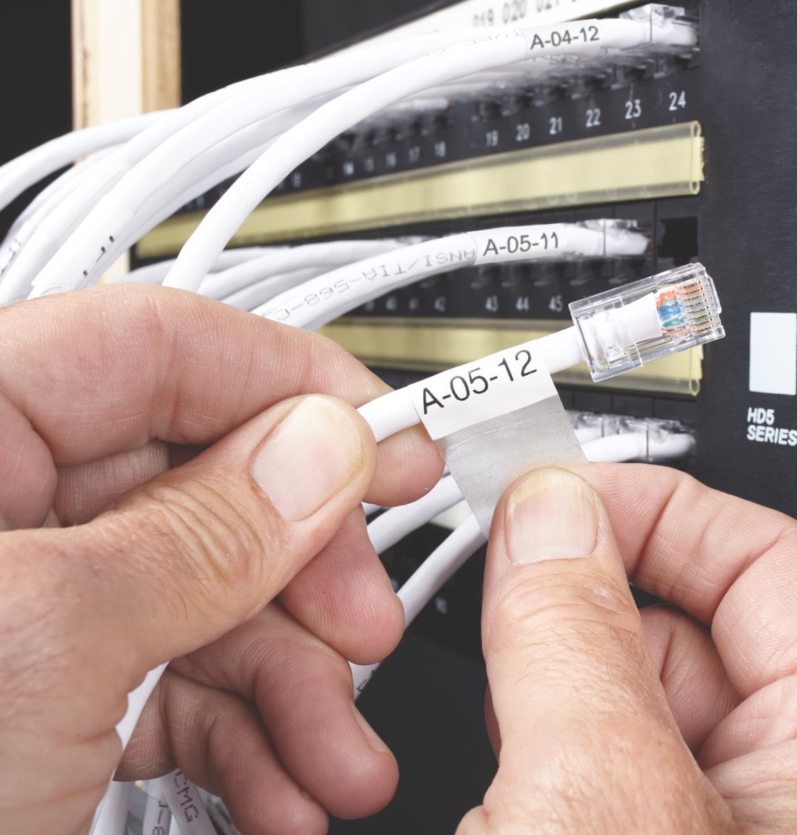 DYMO Xtl (21 Mm X 39 Mm) Laminated Wire/cable Wrap Black On White (150 Pre-sized Labels P/r)