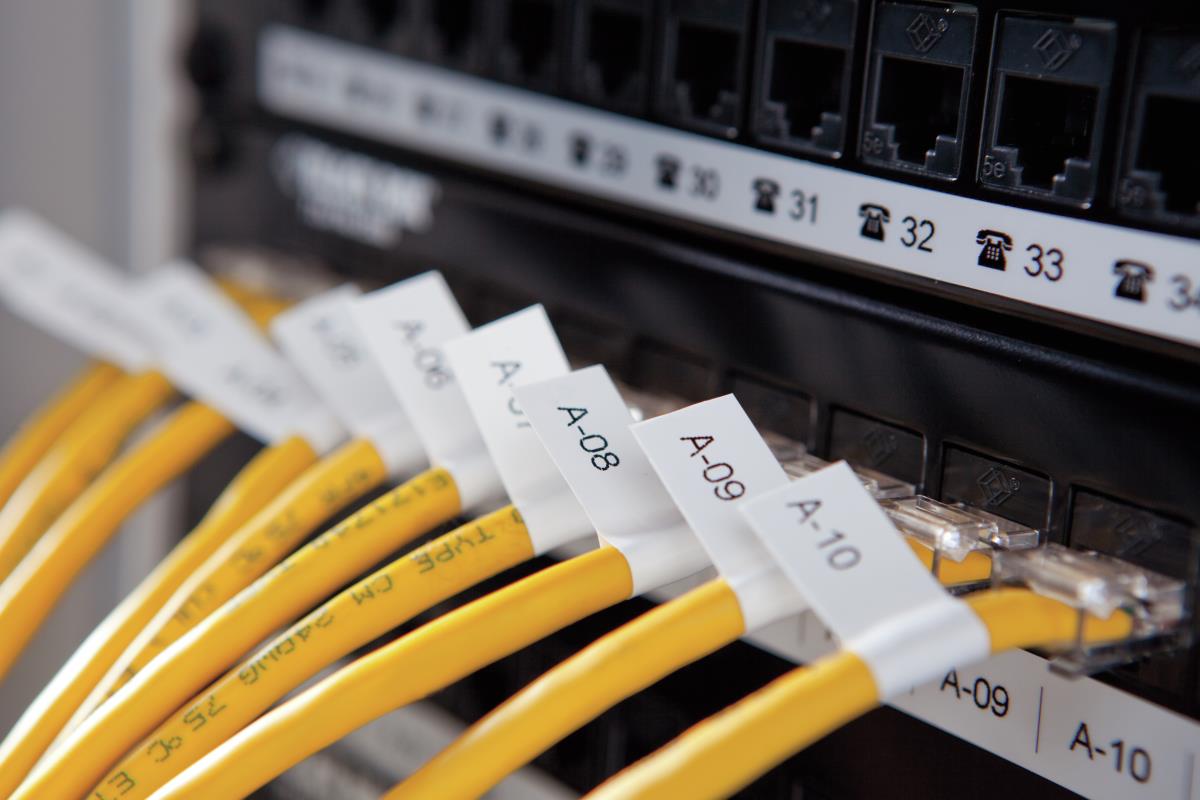 DYMO RHINO 18444 Label Adhesive Tape - Vinyl - Black on White - 12mm x5,5m