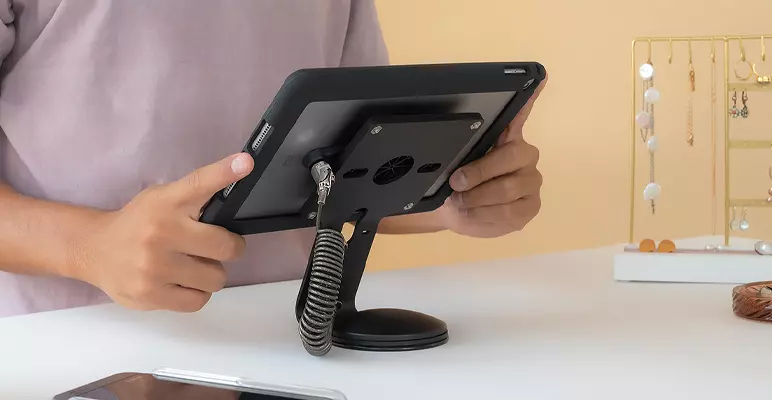 MACLOCKS VESA Fixed 45 Degree Core Counter Stand or Wall Mount - Black