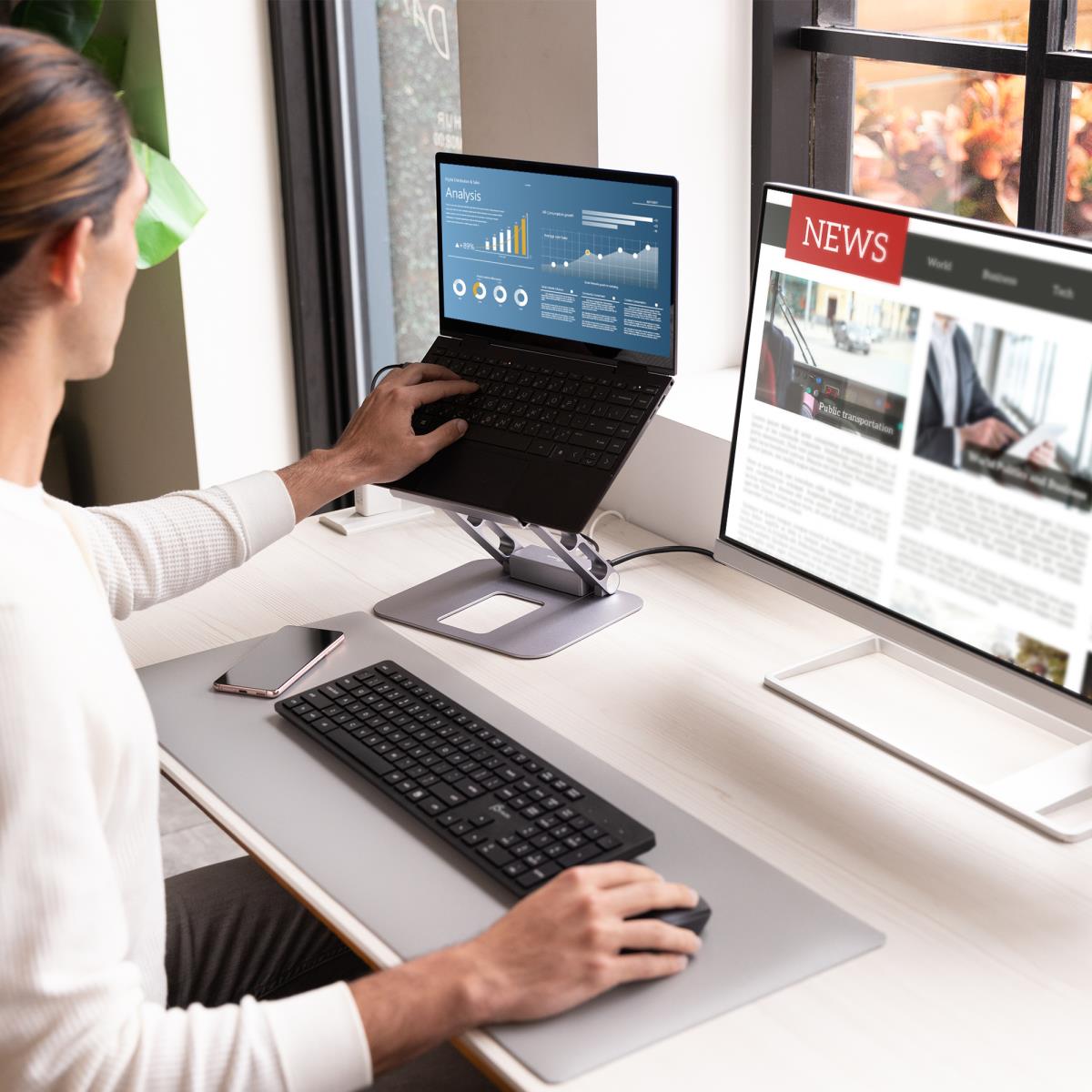 J5CREATE Multi-angle 4k Docking Stand