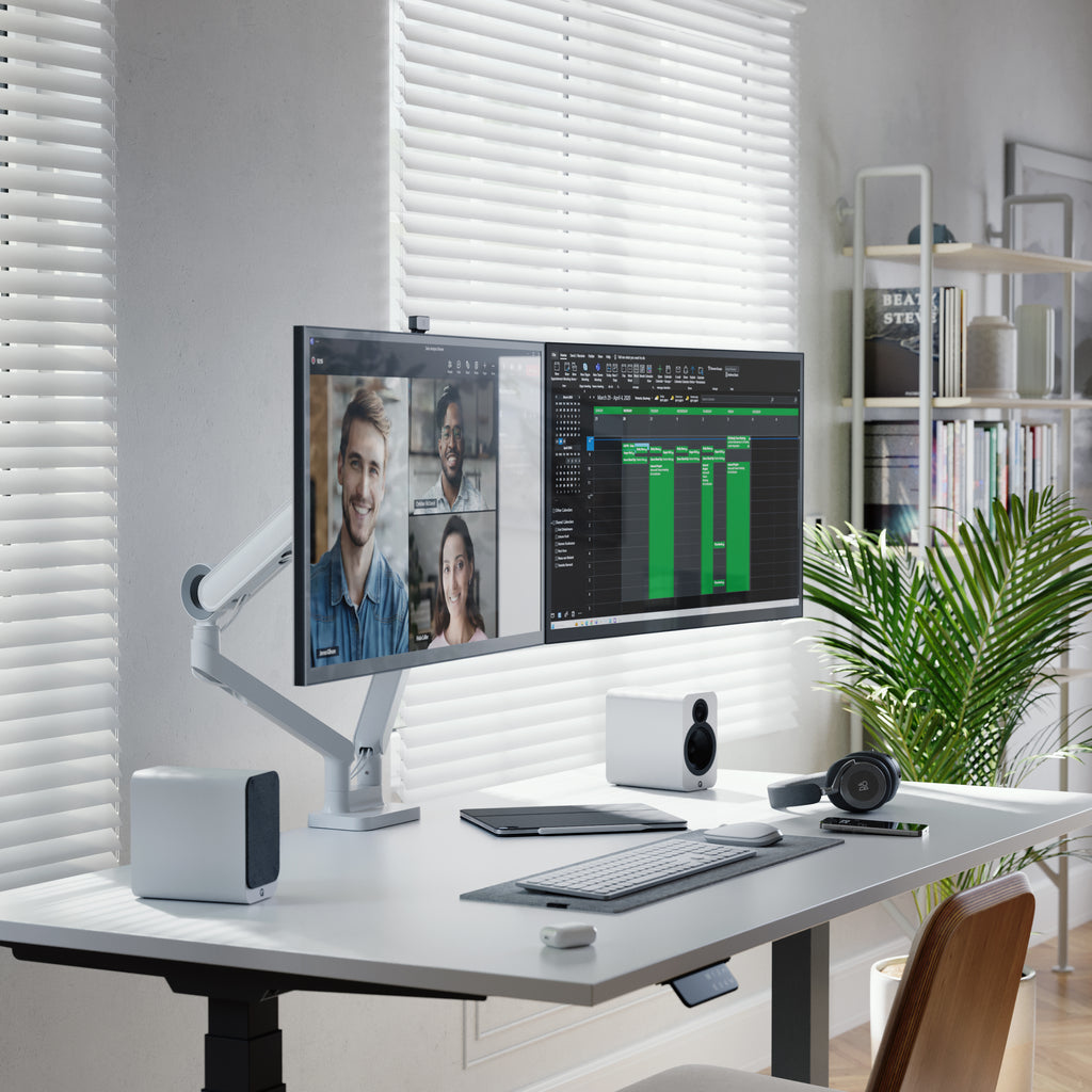 ALOGIC Desktop Monitor - Clarity Max Pro - 32in - 3840x2160 (4K UHD) with USB-C Power Delivery and Webcam
