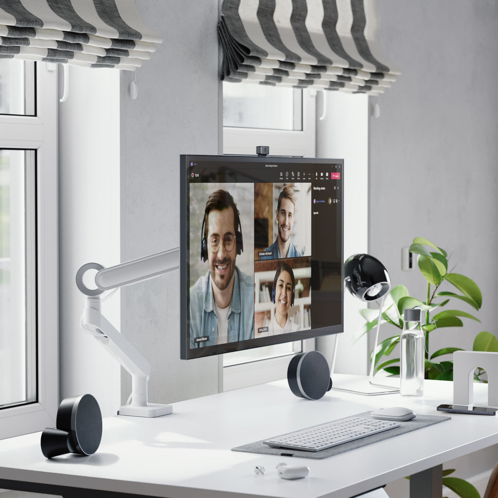 ALOGIC Desktop Monitor - Clarity Max Pro - 32in - 3840x2160 (4K UHD) with USB-C Power Delivery and Webcam