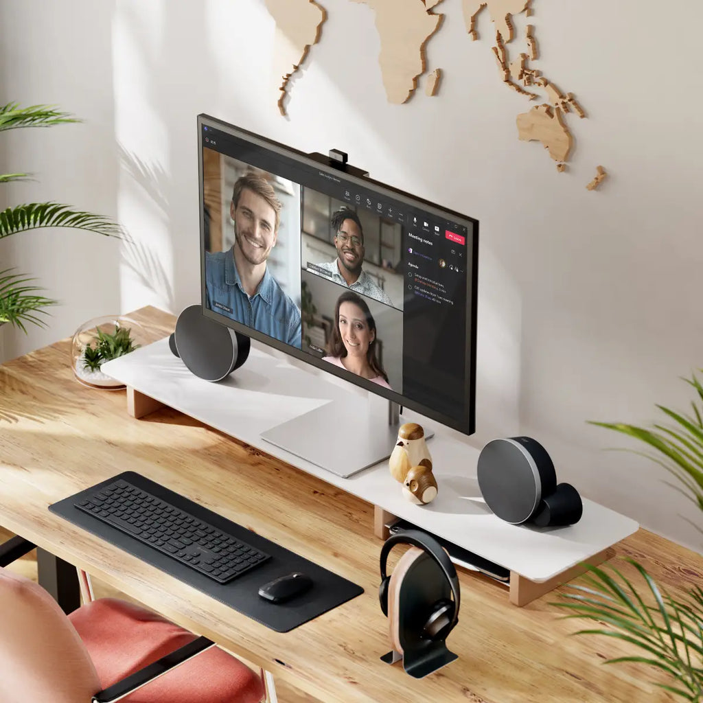 ALOGIC Desktop Monitor - Clarity Max Pro - 32in - 3840x2160 (4K UHD) with USB-C Power Delivery and Webcam