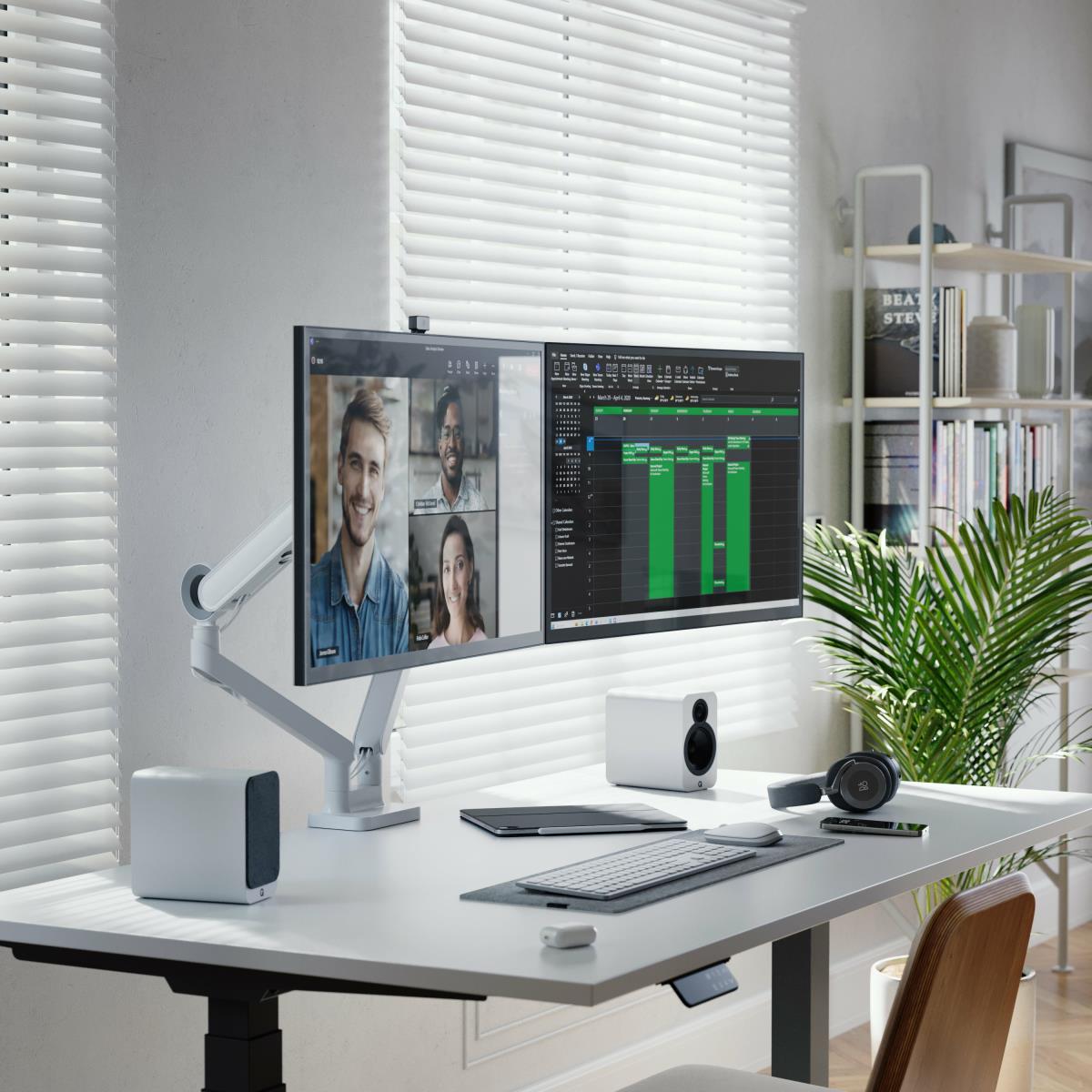 ALOGIC Desktop Monitor - Clarity Max Touch - 32in TouchScreen - 3840x2160 (4K UHD) with USB-C Power Delivery and Webcam